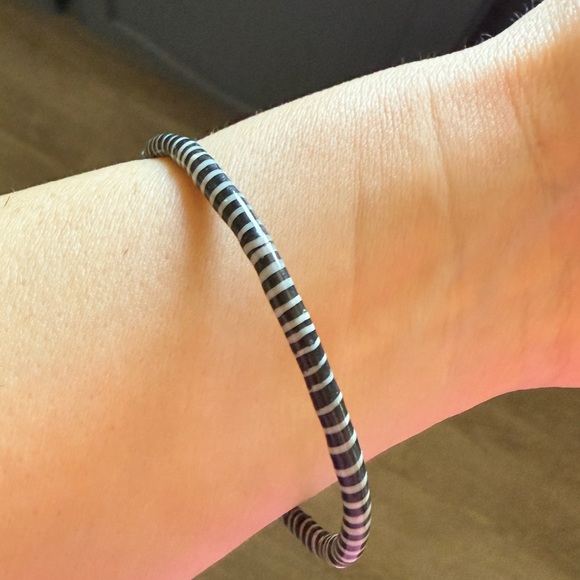 Vintage unisex Black and White grey rubber bangle Striped Bracelet - Picture 1 of 4